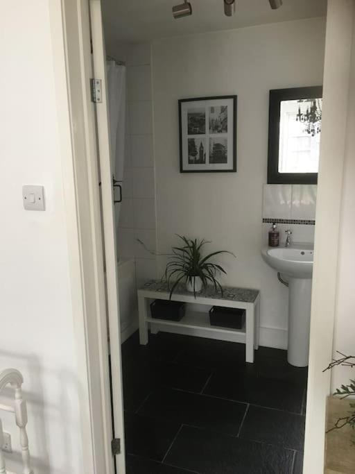 Herb Garden Bungalow Villa Nazeing Bagian luar foto