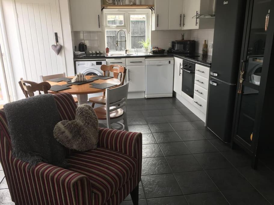 Herb Garden Bungalow Villa Nazeing Bagian luar foto