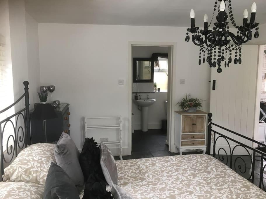 Herb Garden Bungalow Villa Nazeing Bagian luar foto